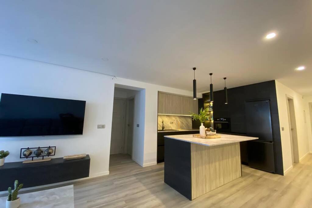 Precioso Apartamento A Estrenar En Centro De Nerja Luaran gambar